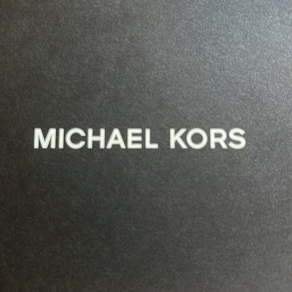 Michael Kors Messenger Back in excellent condition with dust bag. - Picture 5 of 6